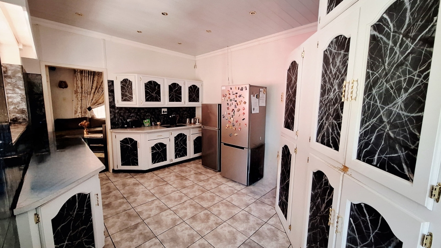 To Let 6 Bedroom Property for Rent in Bedelia Free State